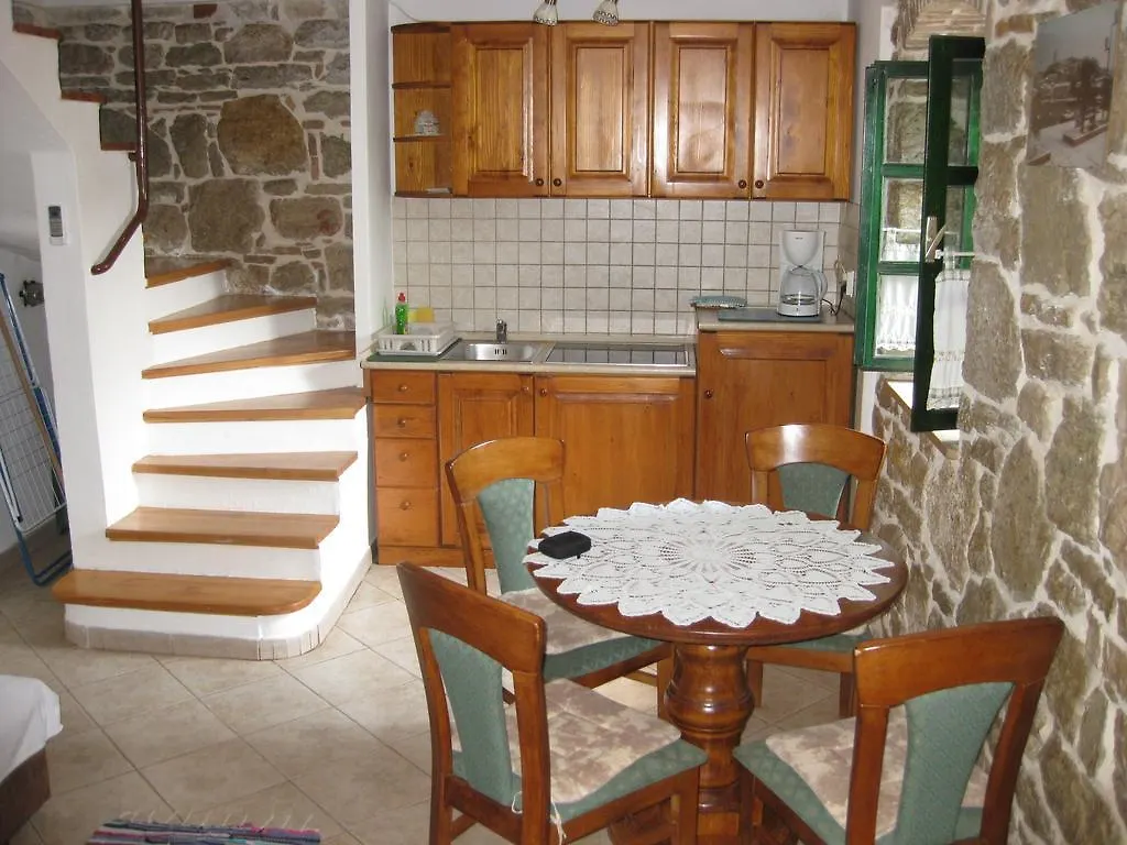 Apartment Roby Vrsar 0*,